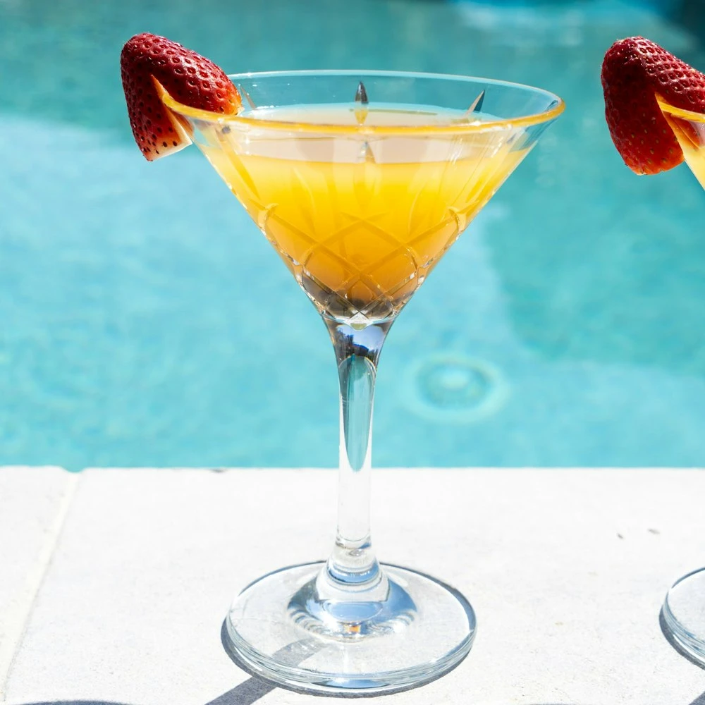 D-Still Unbreakable Diamond Cut Martini Glass 235ml - Set Of 4 4 D-Still Unbreakable Diamond Cut Martini Glass 235ml - Set Of 4 - Image 4