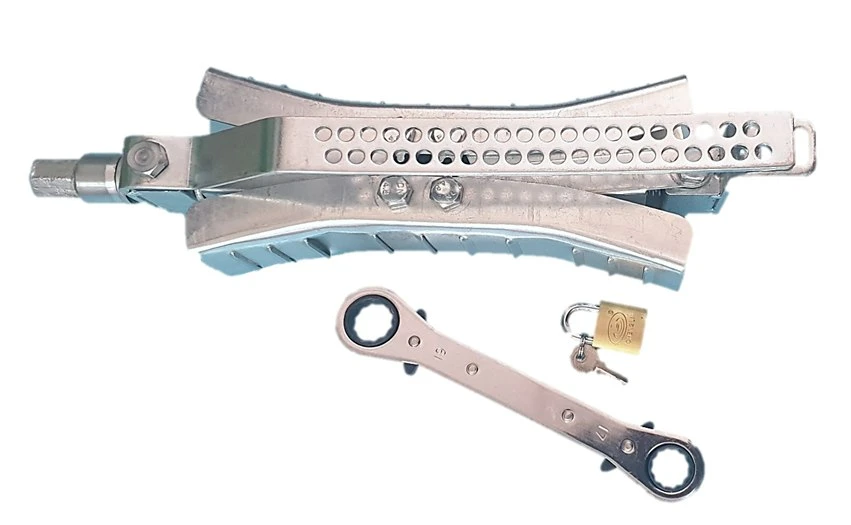 Deluxe Tyre Locking Chock 2 Deluxe Tyre Locking Chock - Image 2